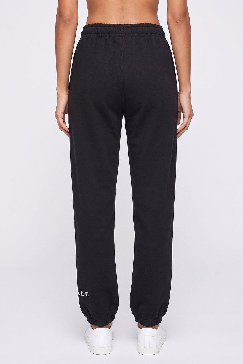 Women Relax Fit Outdoor Sweatpants, Black